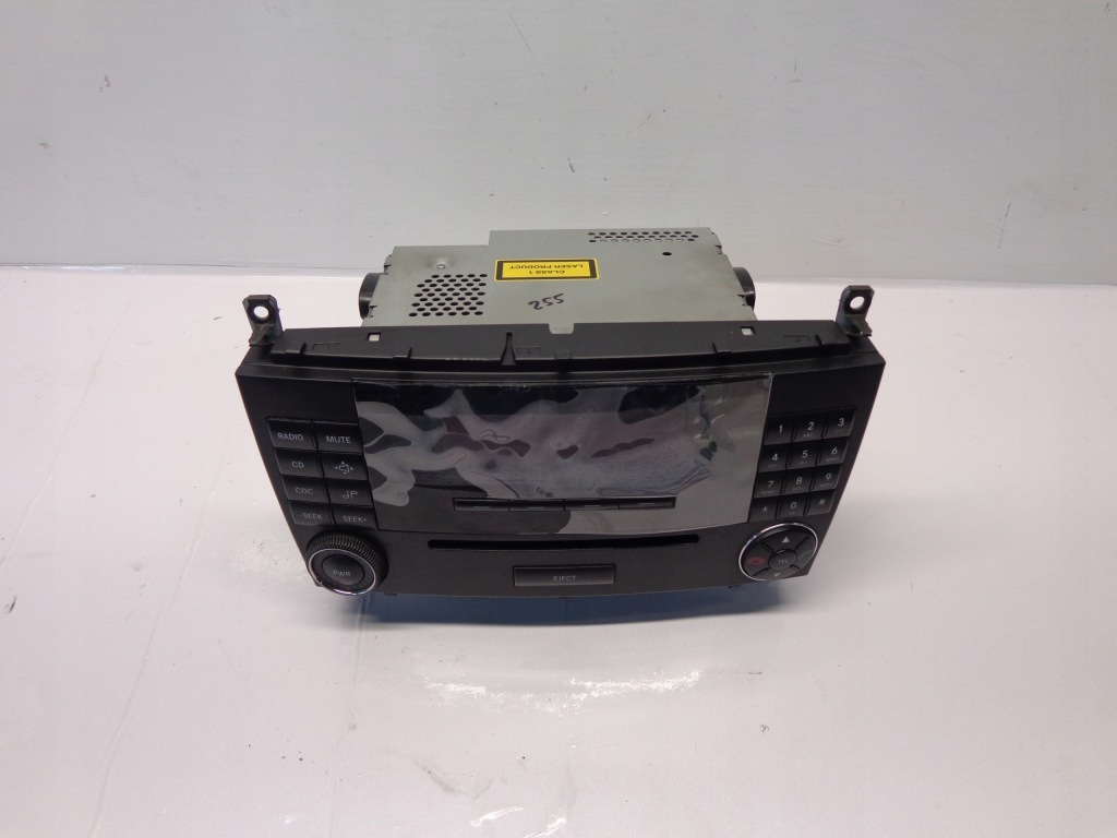 фото №1, Mercedes c w203 радио cd заводской 2038705189