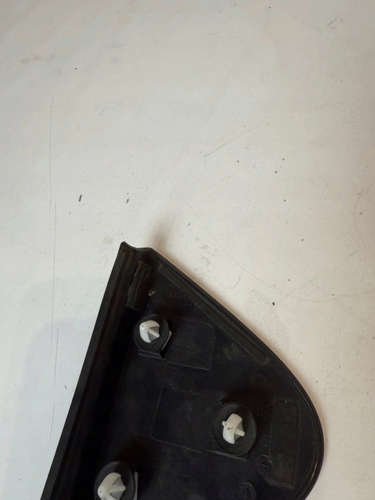 Купити Заглушка трикутник накладка лівий задній nissan juke f15