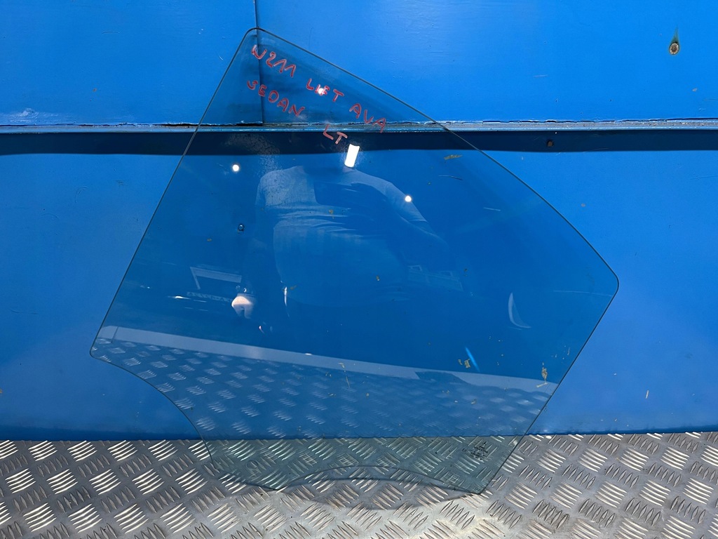 фото №1, Mercedes w211 sedan скло двері лівий задня niebieska