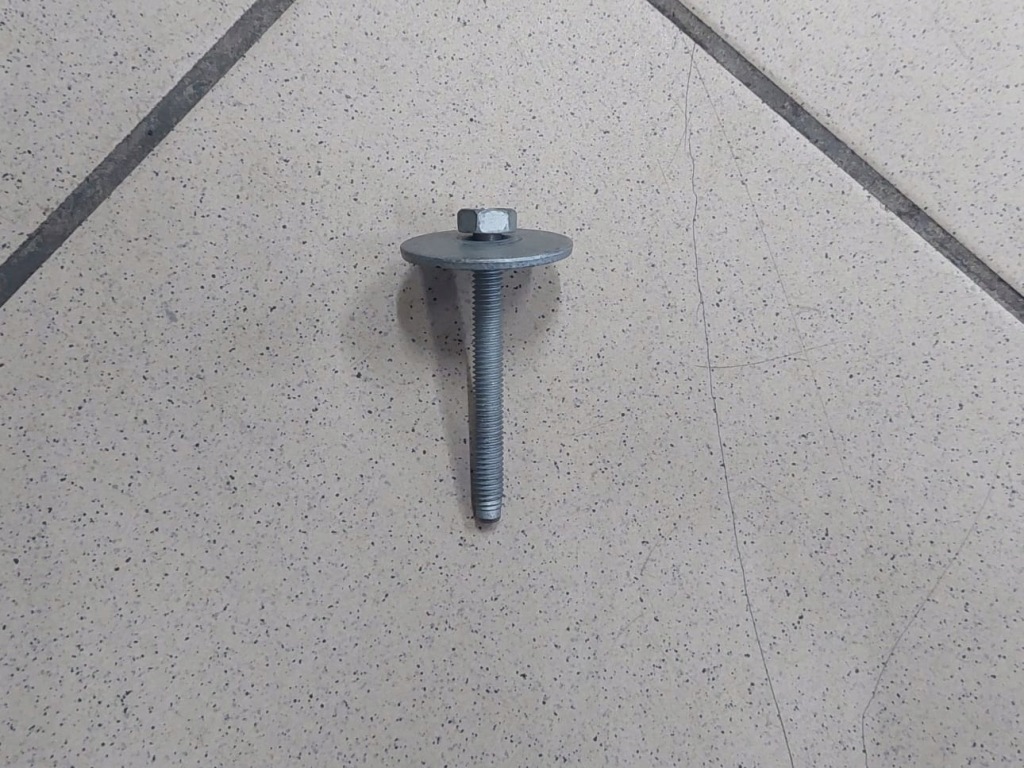 фото №1, Болт крепления лампы mercedes a0009909000