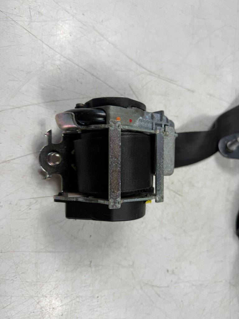 Citroen ds5 2013 ремень безопасности перед левое  98028119xx Недорого