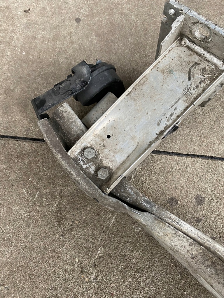 Балка бампера перед зона audi a4 b8 рестайлинг  8k0807113f Цена