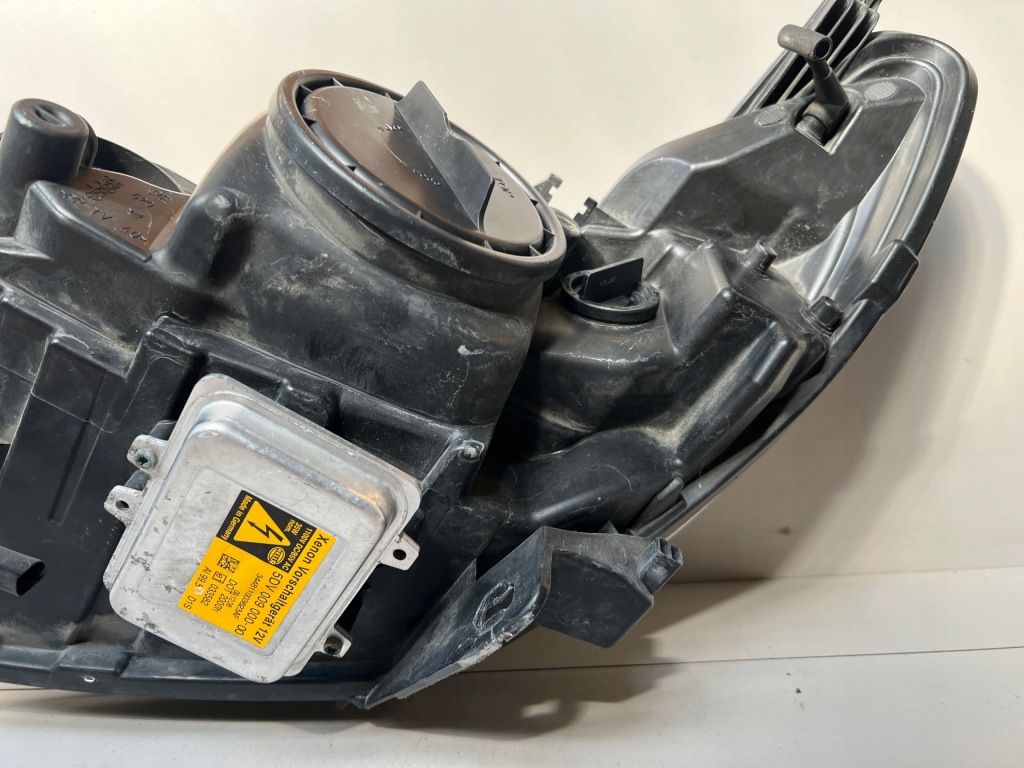 Лампа передняя правая saab 93 рестайлинг  ксенон 1el01031706 / p12842048 Оригинал