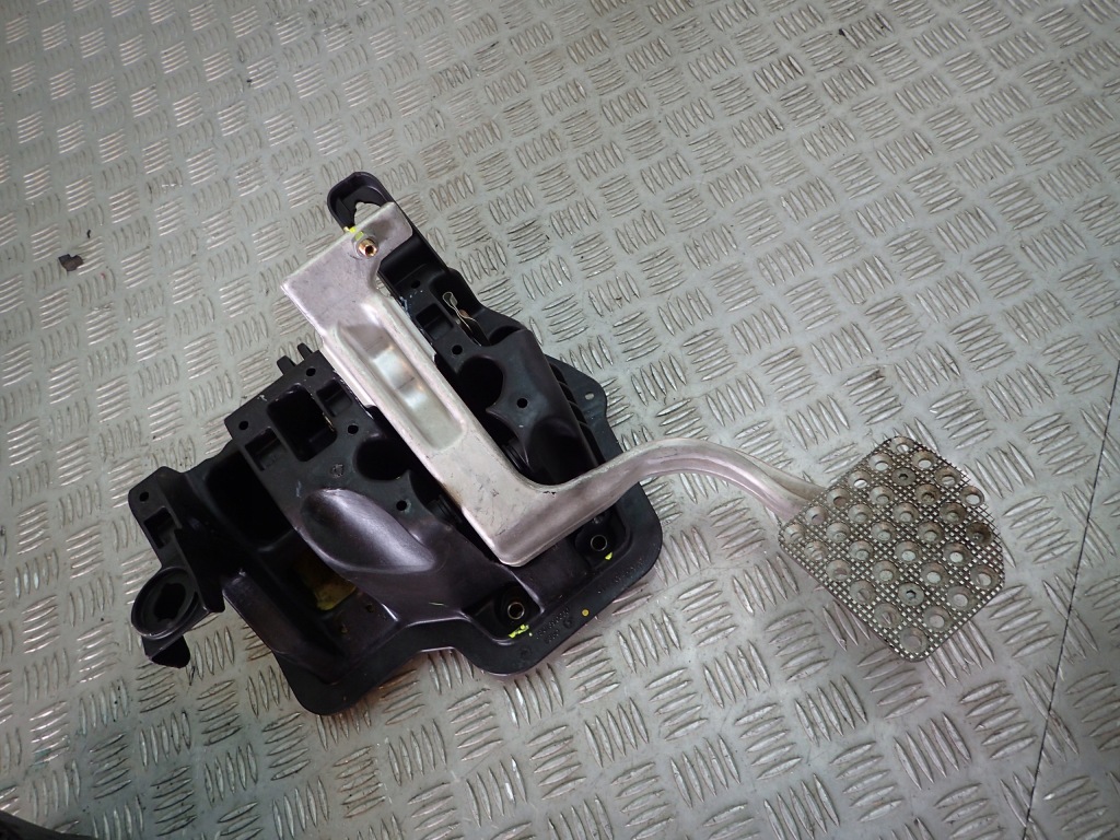 фото №1, Ferrari 612 f137 педаль гальма кронштейн накладка