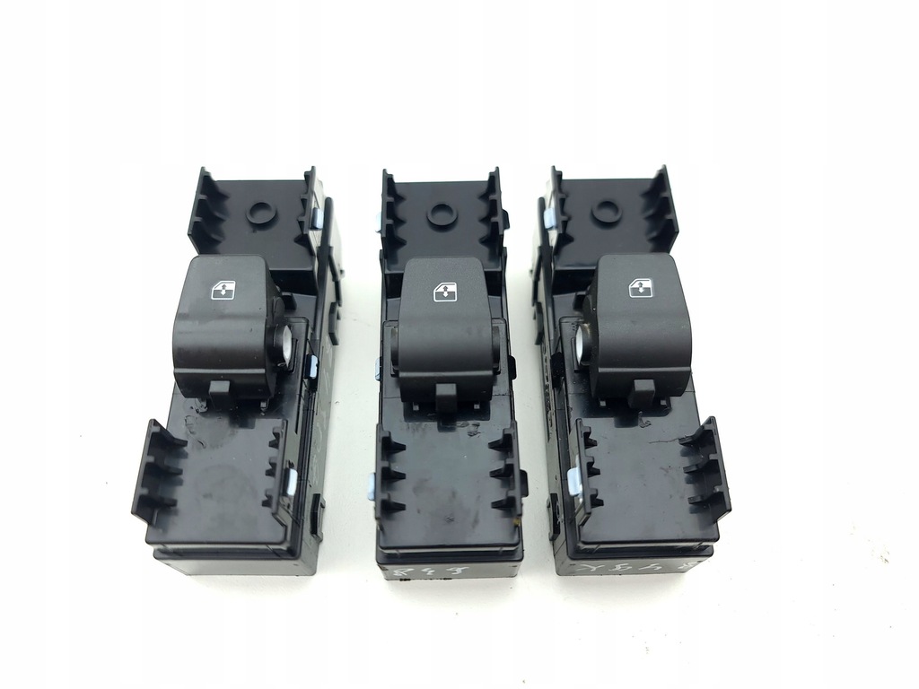 фото №7, Hyundai i30 2023 комплект кнопки окон