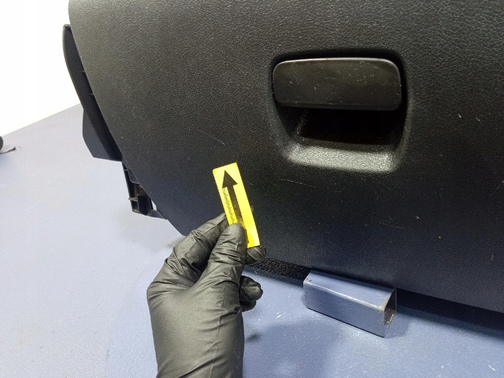 Купити Opel vivaro b 14- бардачок пасажира 681084386r