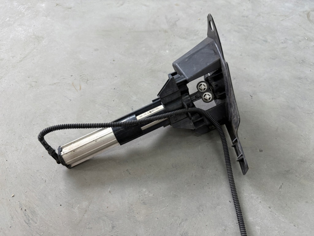 фото №3, Омыватель фара перед передний правый кронштейн заглушка citroen ds5