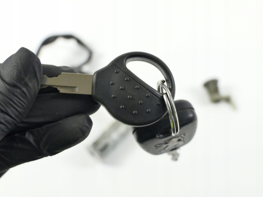 фото №8, Замок запалювання жало ключ вкладка замка кришка пального peugeot 206 98-09r 5 двері