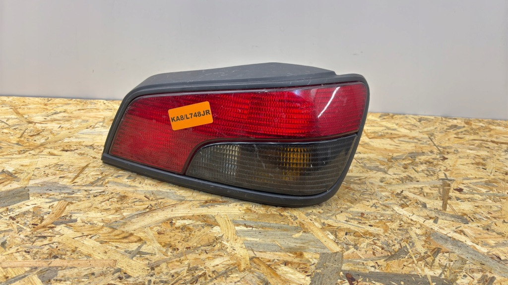 фото №1, Peugeot 306 правая лампа задняя задняя 91102 ka8/l748jr