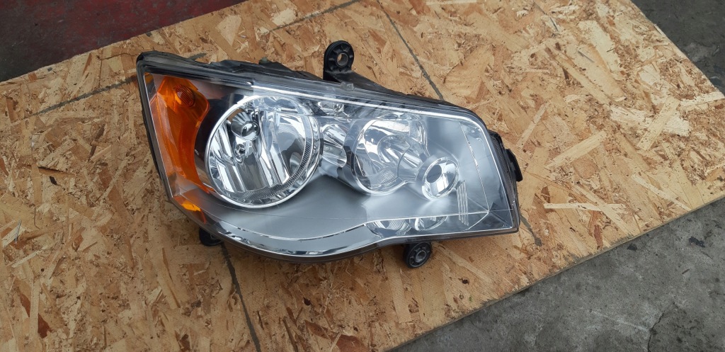 фото №1, Лампа передняя chrysler voyager 11-18r правая oryg