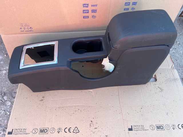 фото №4, Подлокотник dodge journey 09r туннель средний