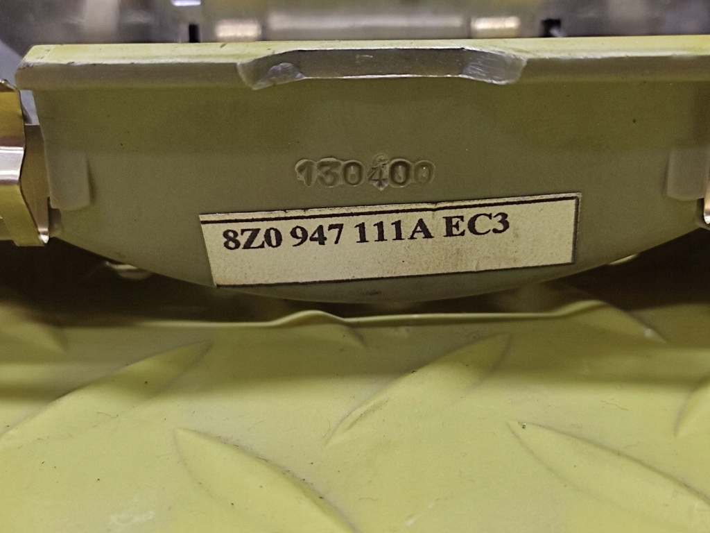 фото №6, Audi a2 лампа освещение кабины 8z0947111