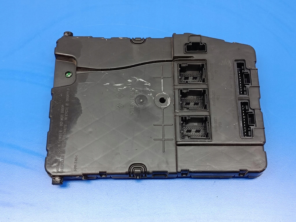 Купить Renault scenic 2 коробка предохранителей 8200309691