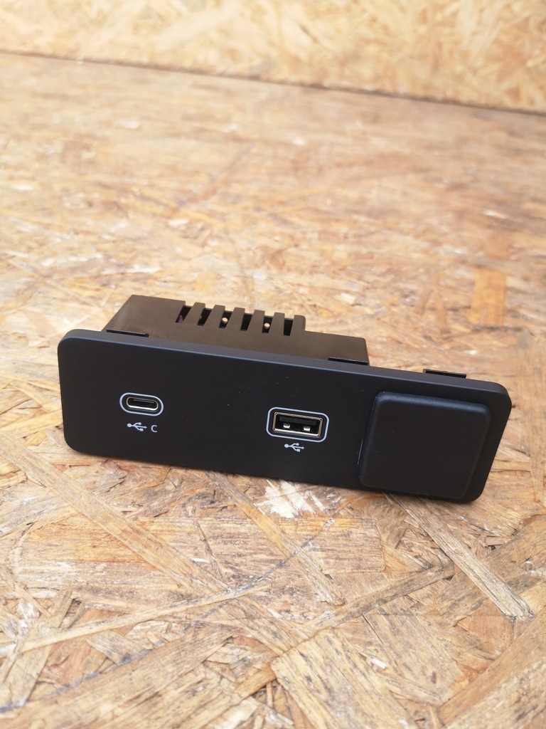 фото №1, Land rover evoque l551 port usb роз'єм usb l8b2-19e110-cd