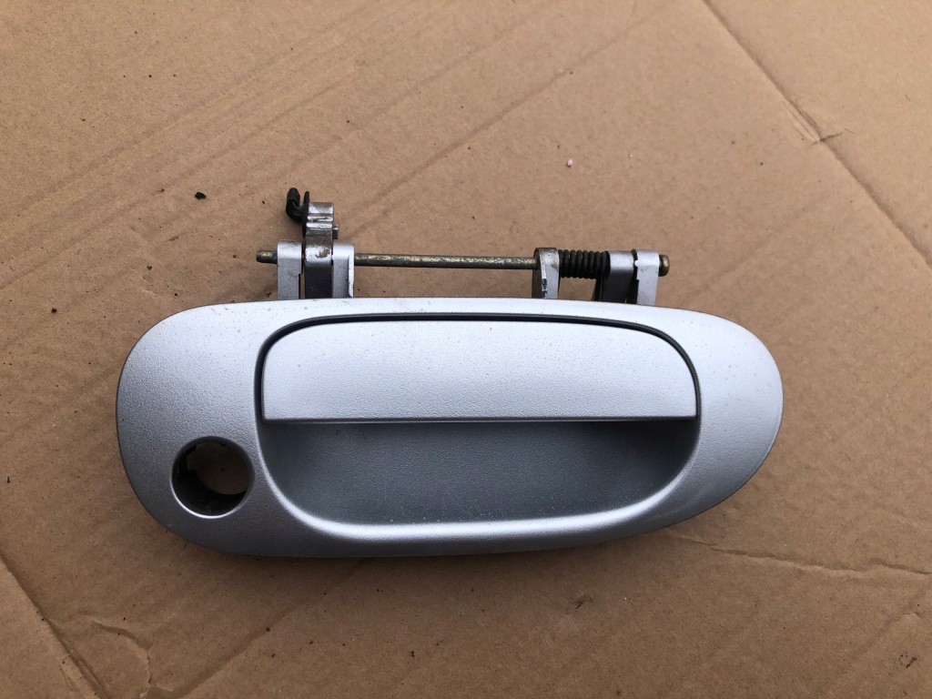 фото №1, Ручка правая передняя mitsubishi carisma 95-99 hb