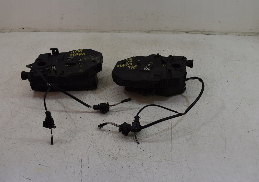 фото №1, Замок крышки багажника задняя задний vw transporter t5