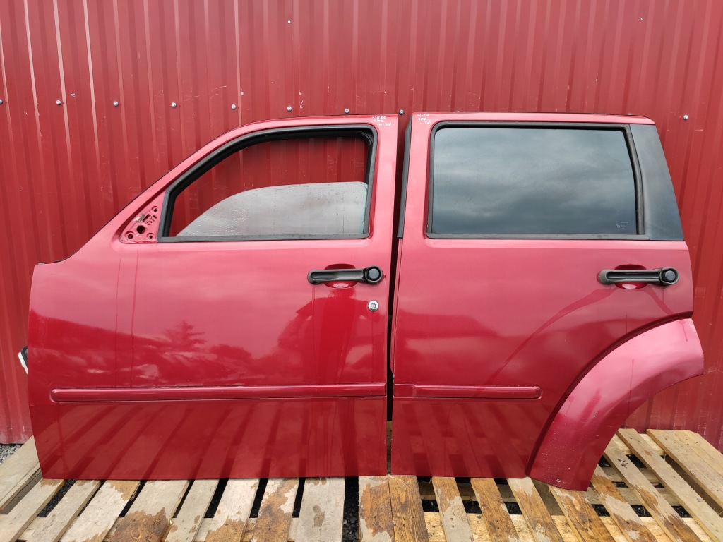 фото №1, Dodge nitro дверь левый задняя левая задние красный w цвет хороший