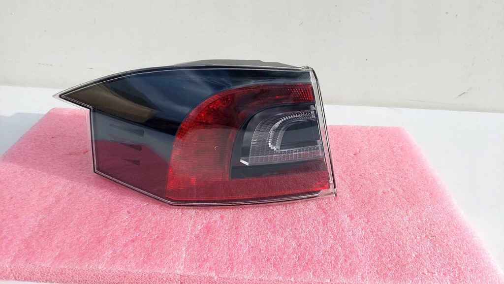 фото №1, Tesla model s lift лампа ліва задня задня led 1899