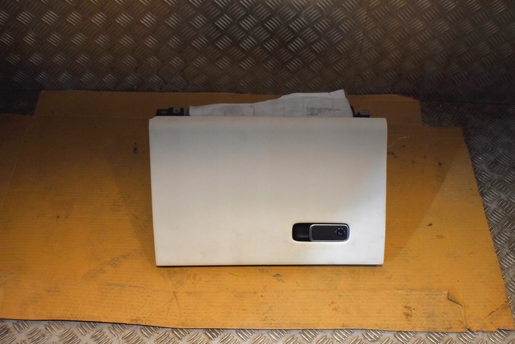 фото №1, Idealny бардачок пассажира консоли pod распылитель mercedes w223 1