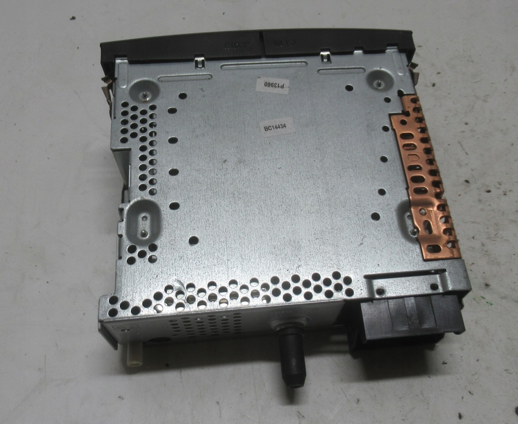 фото №3, Citroen c3 pluriel 1.4 benz. 08r радио cd mp3 96643698xt