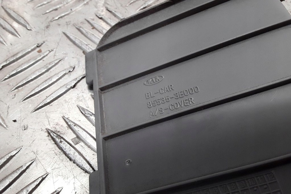 фото №8, Молдинг декоративна багажника kia sorento i jc 855353e000 2.5l дизель 2005