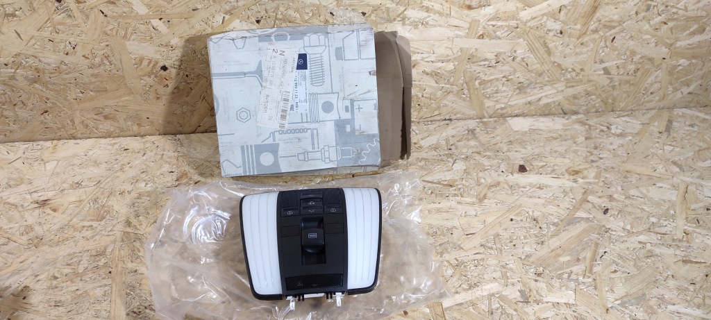 фото №1, Mercedes e klasa w212 лампа кабины освещение панель