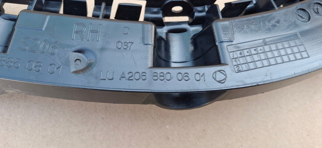 фото №9, Mercedes c-klasa w206 направляющая крепление бампера правый задняя a2068800601