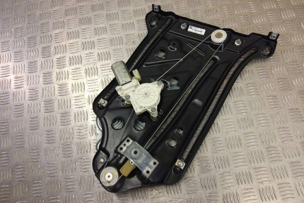 фото №11, Подъемник стекло задних левых дверь bmw 1 coupe e82 7165593 2.0l дизель