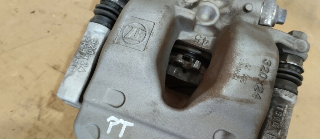 Суппорт тормозной правый задний  mercedes c klasa c300e w206 23r 320x24 w223 Цена