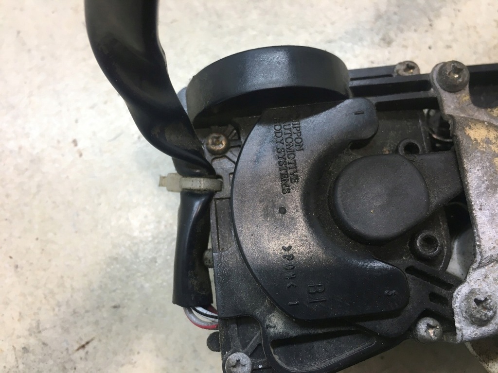 фото №2, Замок дверь правый перед space star i