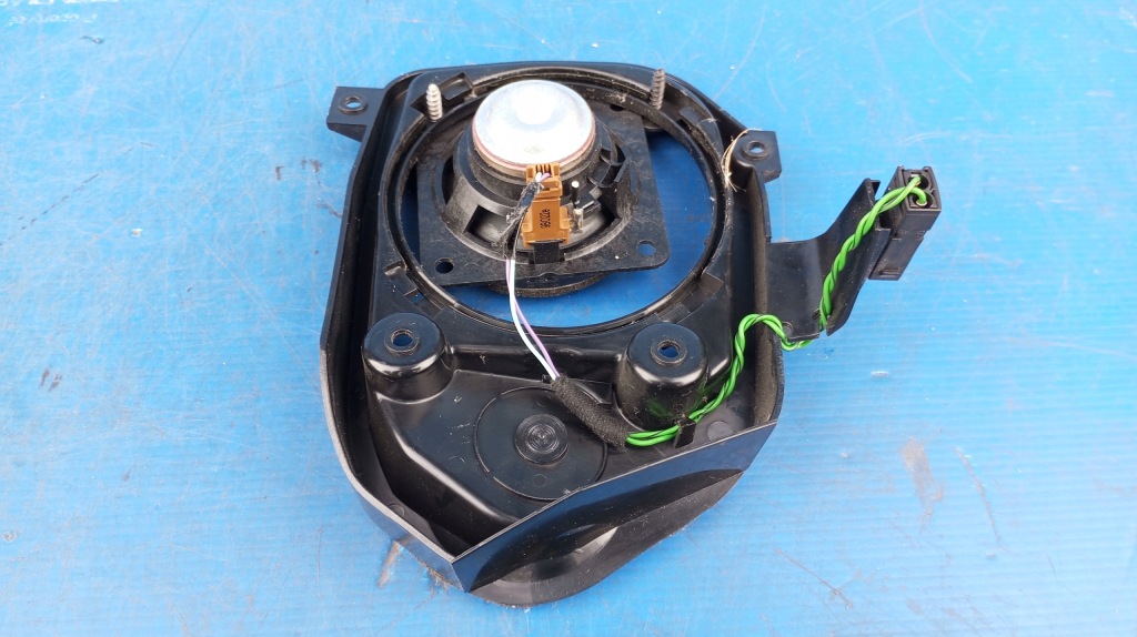 Купити Bmw 3 e36 кабріолет  динамік лівий задній кронштейн захист 8357883a 83605499