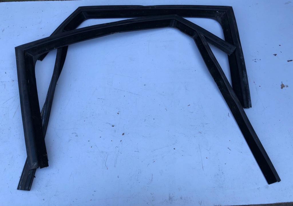 фото №1, Seat ibiza iv ущільнювачі права+ ліва задня комплект