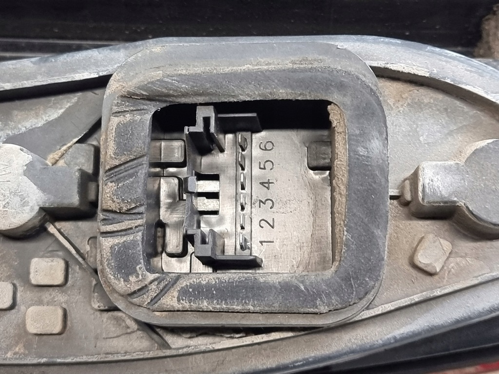 фото №11, Лампа задняя правая оригинальный номер 040600999000 fiat doblo i