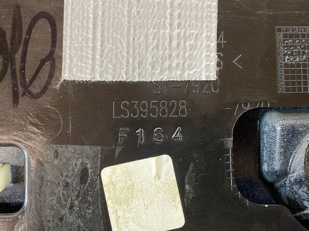 фото №12, 2021 alfa romeo stelvio молдинг освітлення номерного знака ls395828