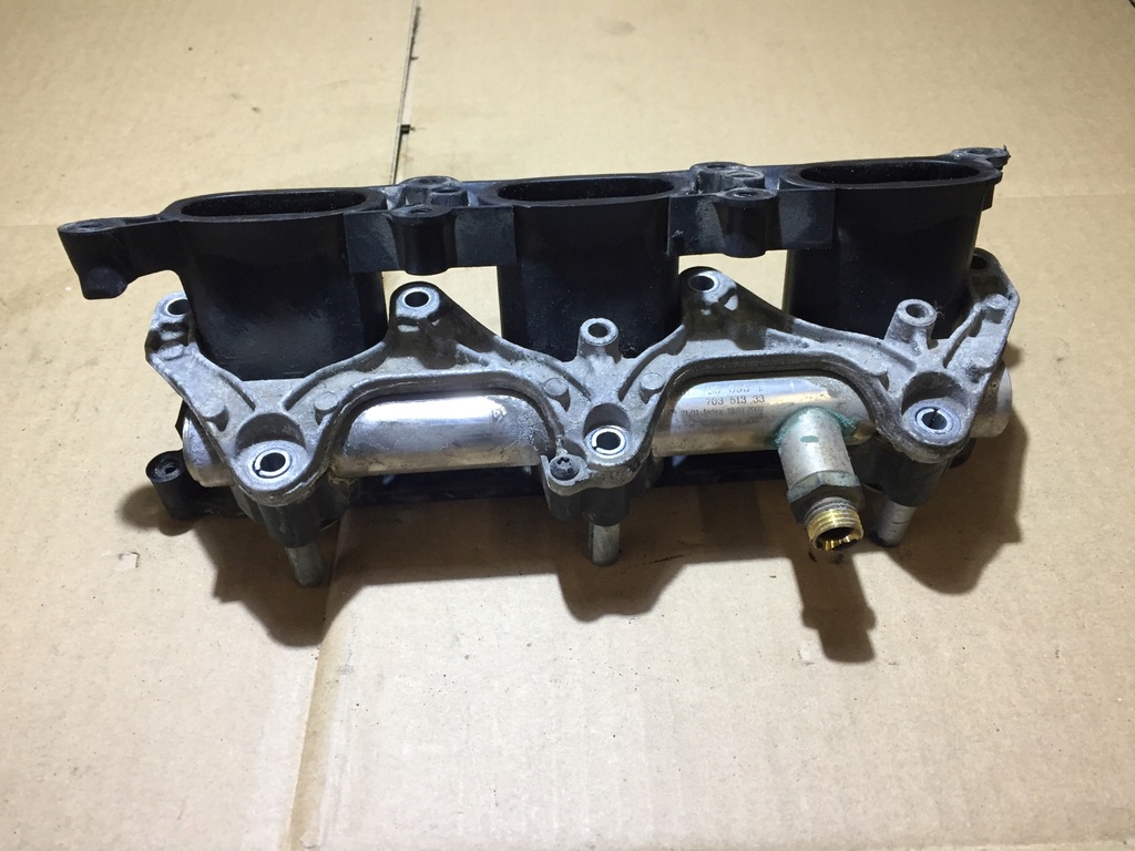 фото №1, Q5 3.2 fsi колектор всмоктуючий молдинг правий 06e133110s