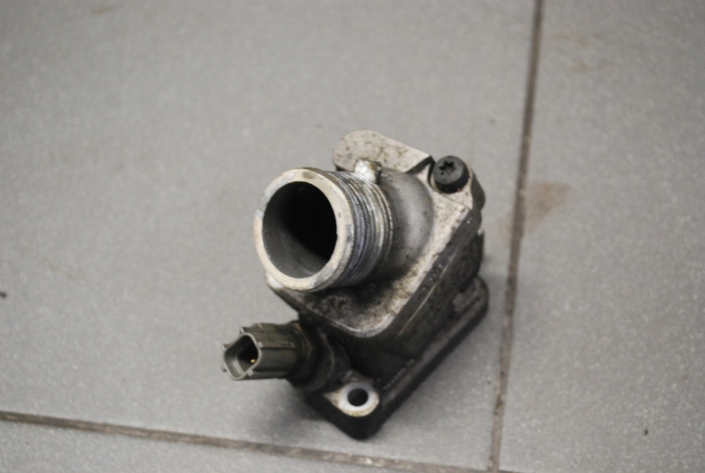 фото №1, Корпус термостата volvo 2.4d 8636954