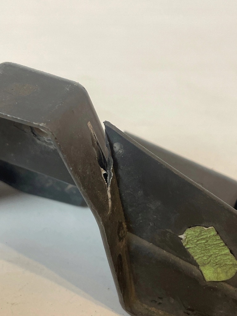 фото №8, Направляющая кронштейн кронштейн бампера левый перед renault master iii