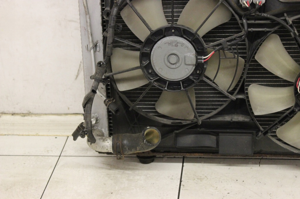 Радиатор воды вентиляторы lexus rx 2 2003r- 3.0b Оригинал