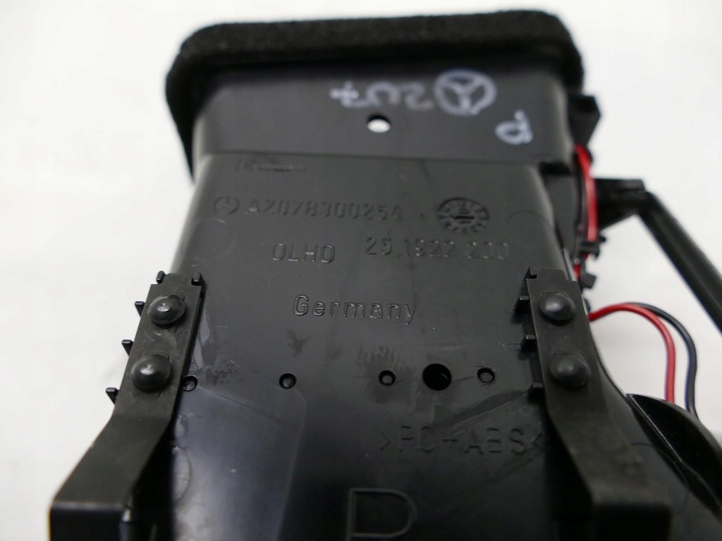 фото №10, Mercedes c207 a207 cabrio решётка обдув правая