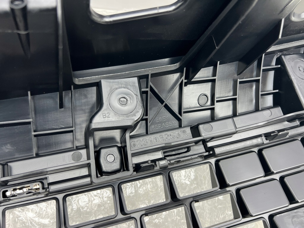 Renault master 3 рестайлінг  решітка  решітка радіатора бампера передній перед n 19-24 Київ