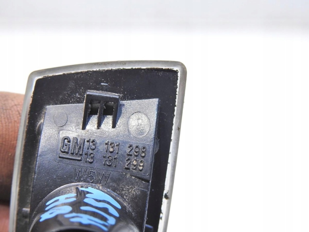 Поворотник крыла opel astra iii h 13131298 13131299 Недорого