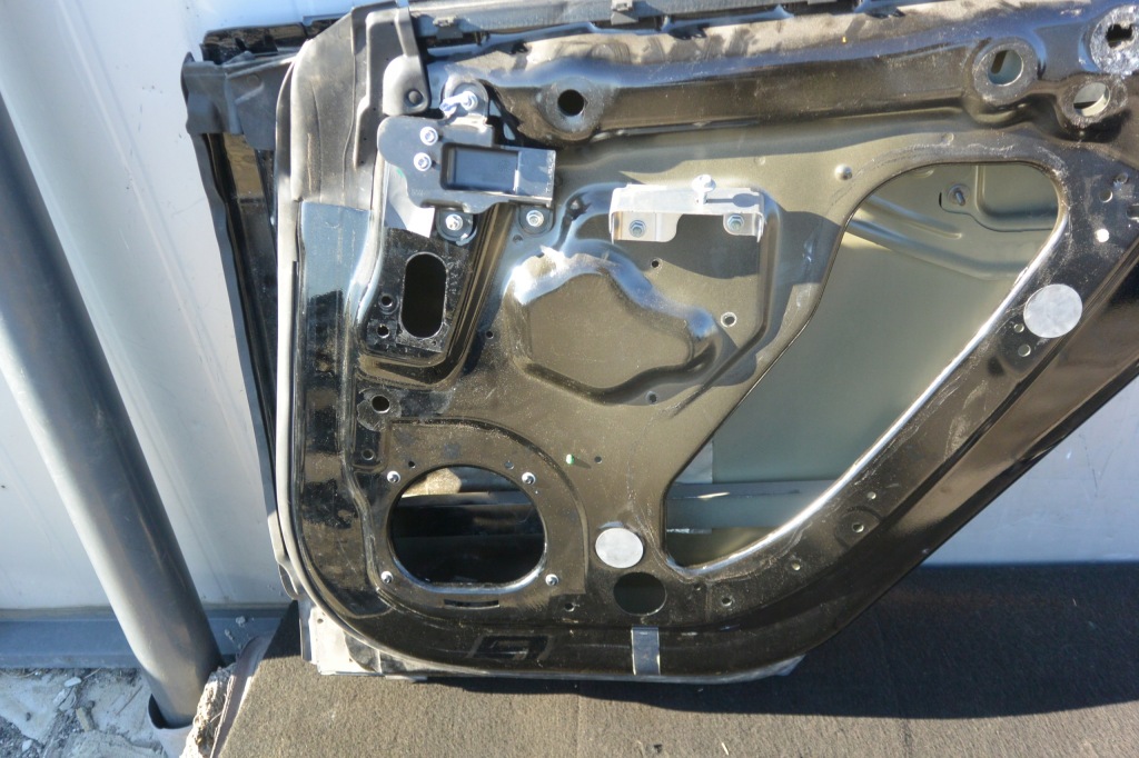 Tesla model s дверь правое  задняя чёрные 13-16 в Украине