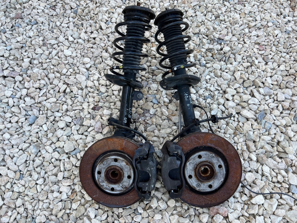 фото №1, Peugeot 208 2008 поворотный кулак амортизатор правый p61