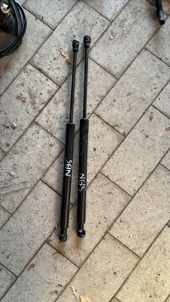 фото №1, Привод амортизатор крышки sandero iii stepway 904513457r