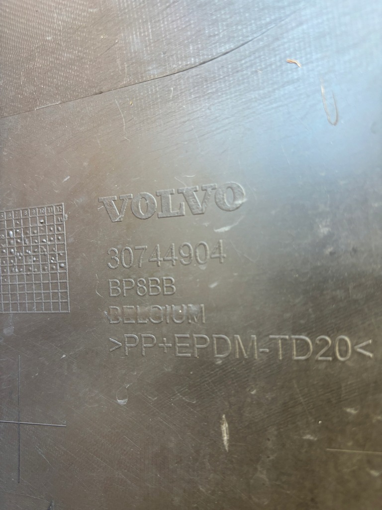 фото №9, Volvo s40 ii lift бампер перед 30744904 bp8bb kompletny с плита нижняя