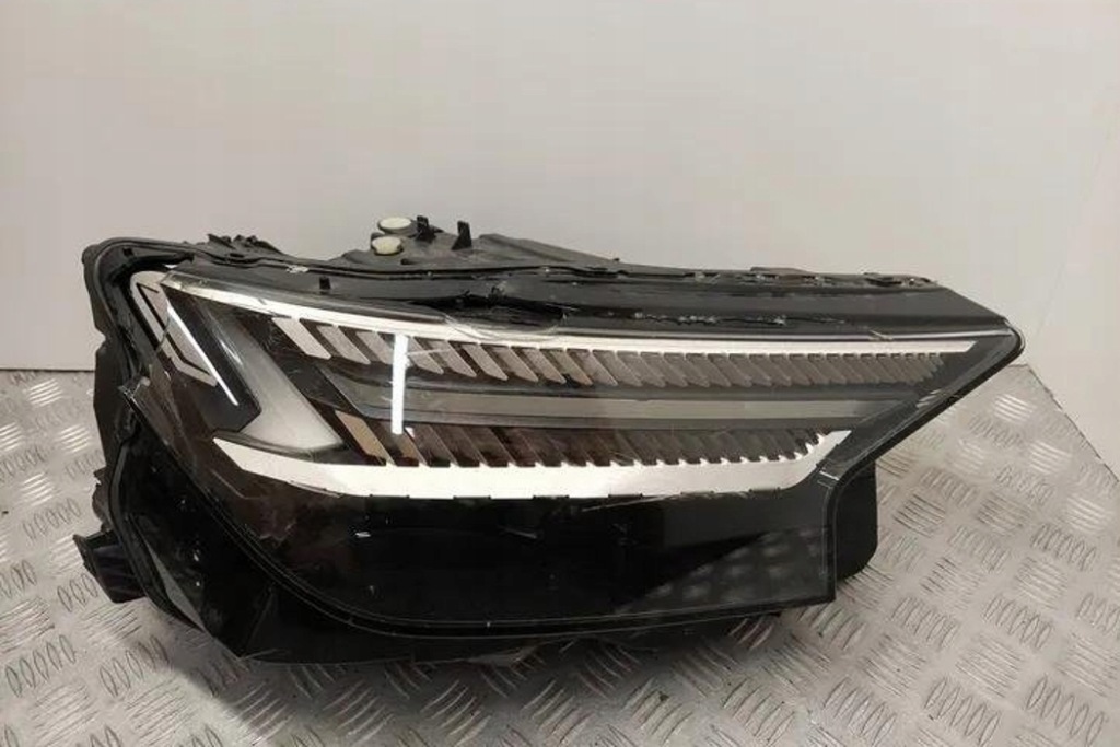 фото №10, Лампа ліва передня audi q4 suv f4b 89a941036 2.0l electric 2023