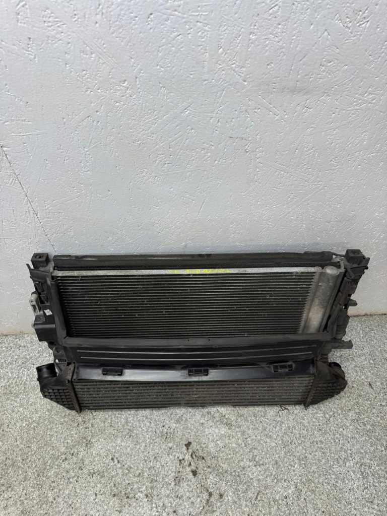 Комплект радиатор воды интеркулер вентилятор volvo v40 2 2012-18r 1.6 d Киев