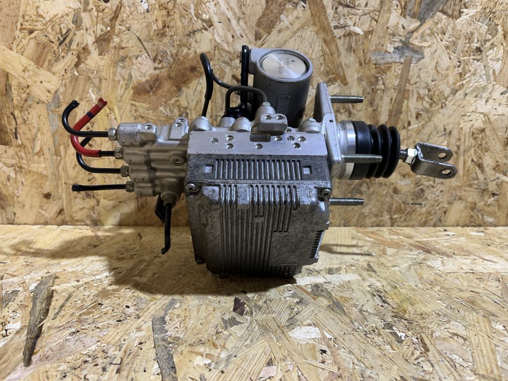 Насос гальмівна abs toyota auris ii lexus ct 200h 47270-47030 оригінал Зі Шроту