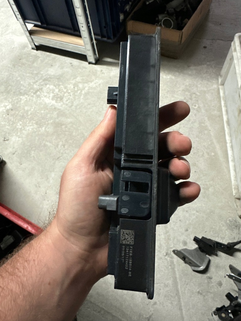 фото №4, Ford focus mk3 lift камера заднего вида оригинал кронштейн