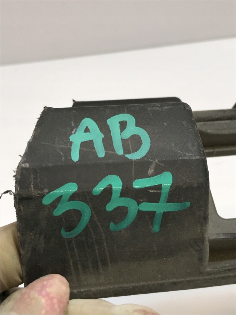 Vw passat b8 кронштейн порог правый 3g0853946 Доставка